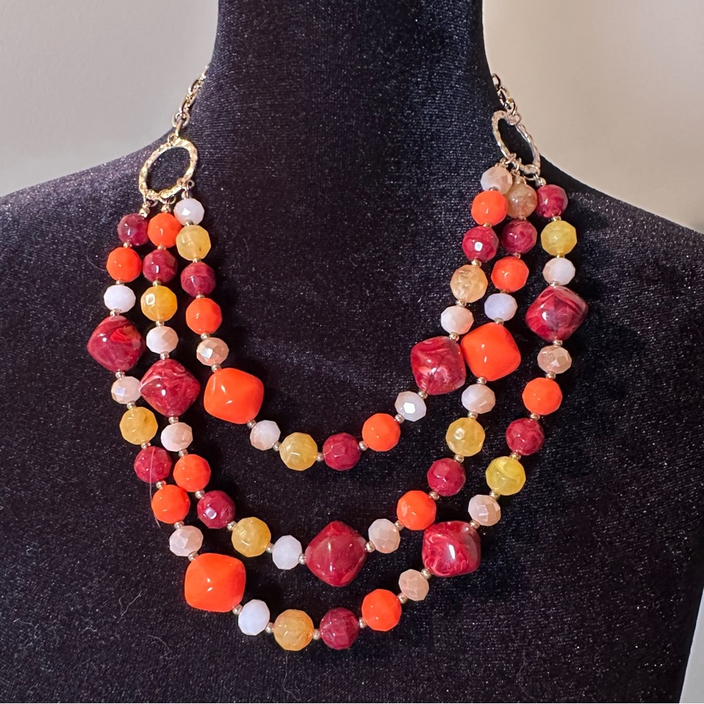 nOir Jewelry | Beaded Statement Necklace with Earrings | NWT - Picture 2 of 6
